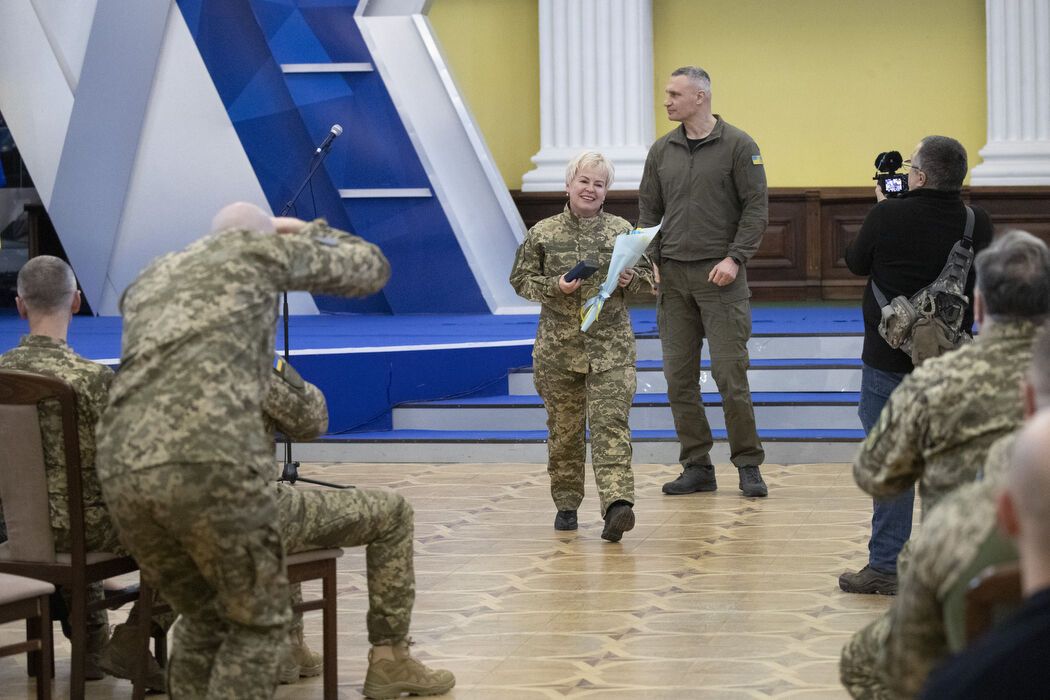 Кличко в День пам’яті Героїв Крут нагородив бійців батальйону ТрО, який влітку 2022 забезпечував протиповітряний захист Києва. Фото