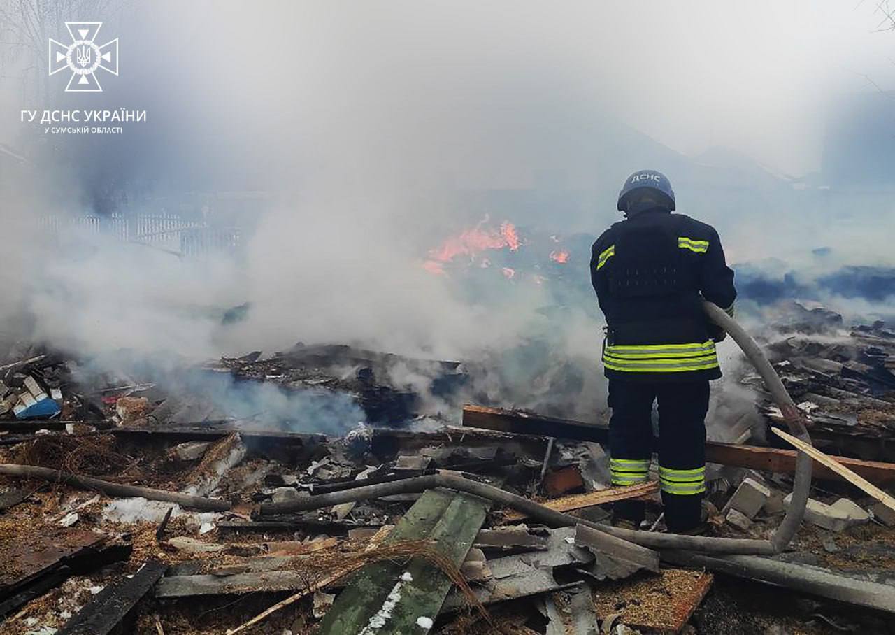 Окупанти обстріляли Сумщину, один із поранених помер у швидкій дорогою до лікарні