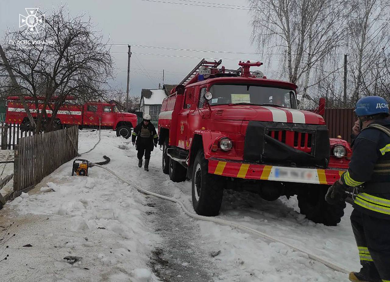 Оккупанты обстреляли Сумщину, один из раненых скончался в скорой по дороге в больницу