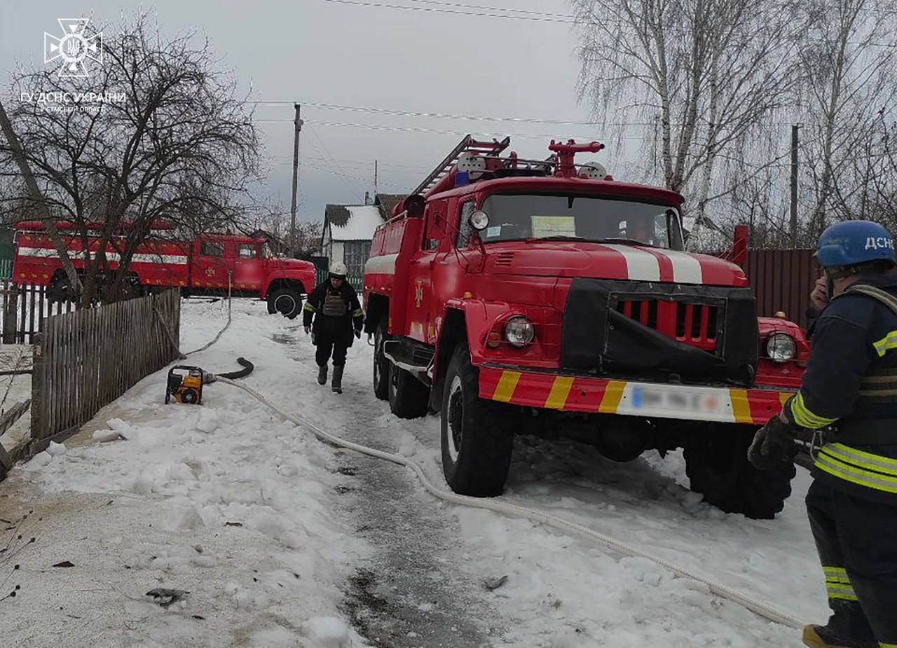 Окупанти обстріляли Сумщину, один із поранених помер у швидкій дорогою до лікарні