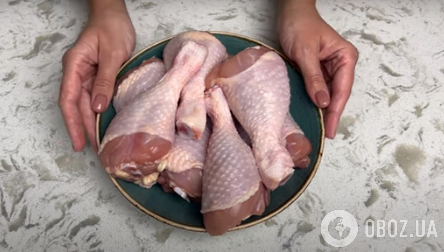 Вкуснейший маринад для запеченных куриных голеней: идея от известной шеф-кухарки