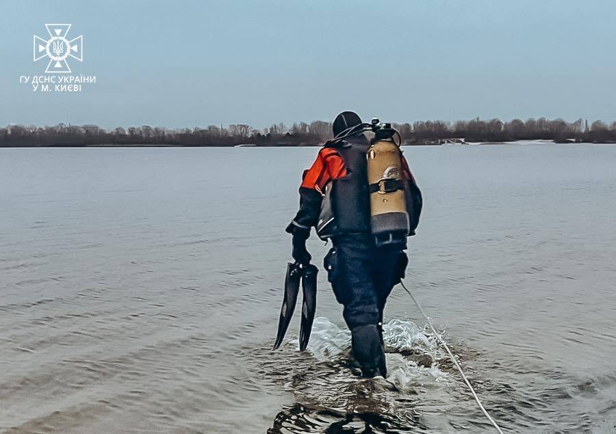 У Києві на Троєщині потонув рибалка: подробиці трагедії. Фото