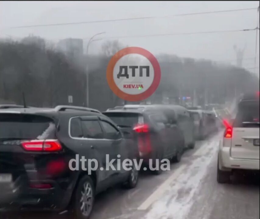 В Киеве на Печерске произошла авария с участием сразу семи автомобилей. Видео