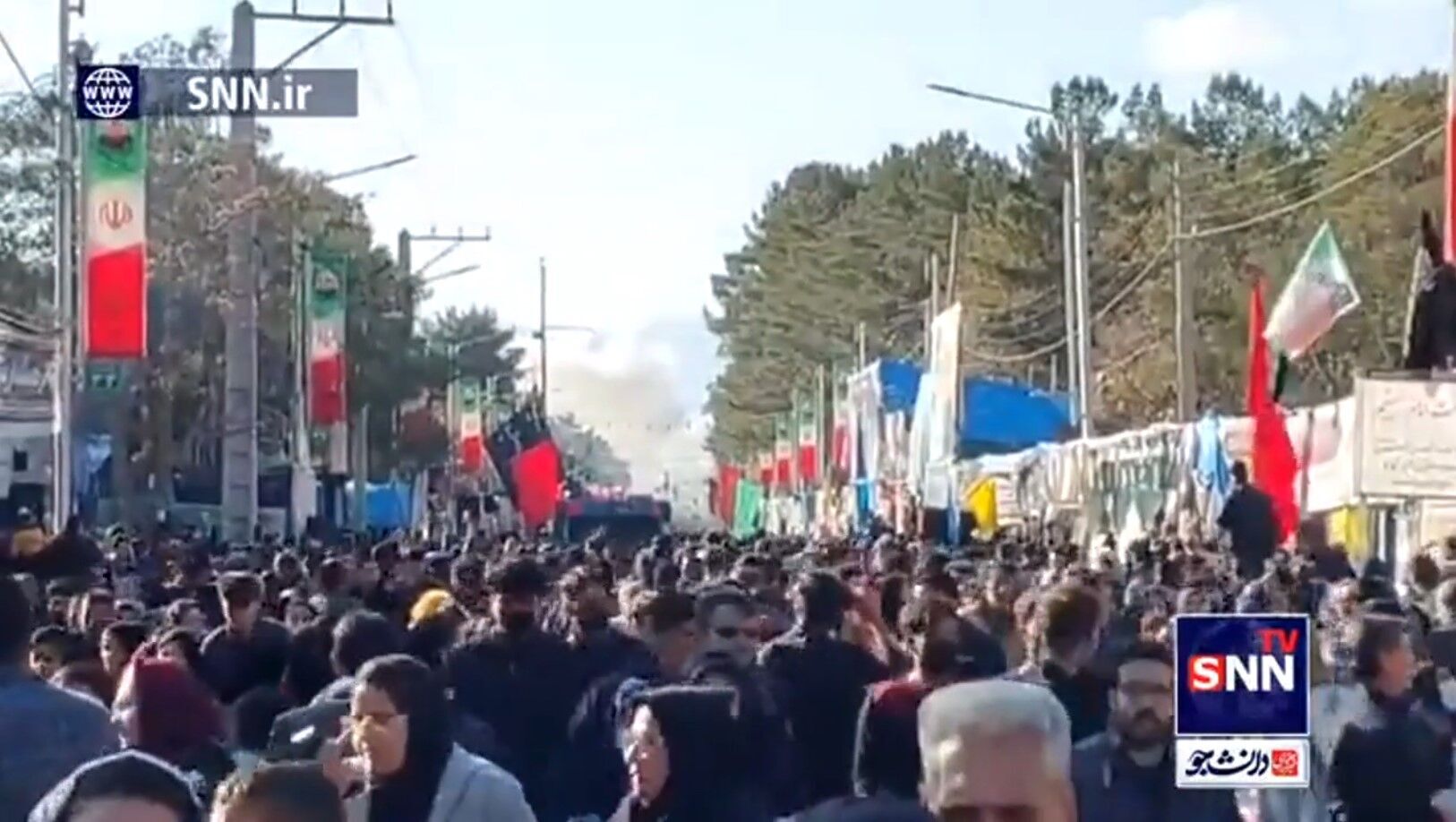 В Иране во время траурного шествия по случаю годовщины гибели генерала КСИР раздались взрывы: 103 человека погибли. Фото и видео
