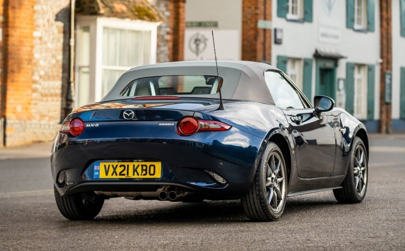 Продажи Mazda MX-5 остановили - в популярной модели Мазда нашли проблему с  ПО | OBOZ.UA