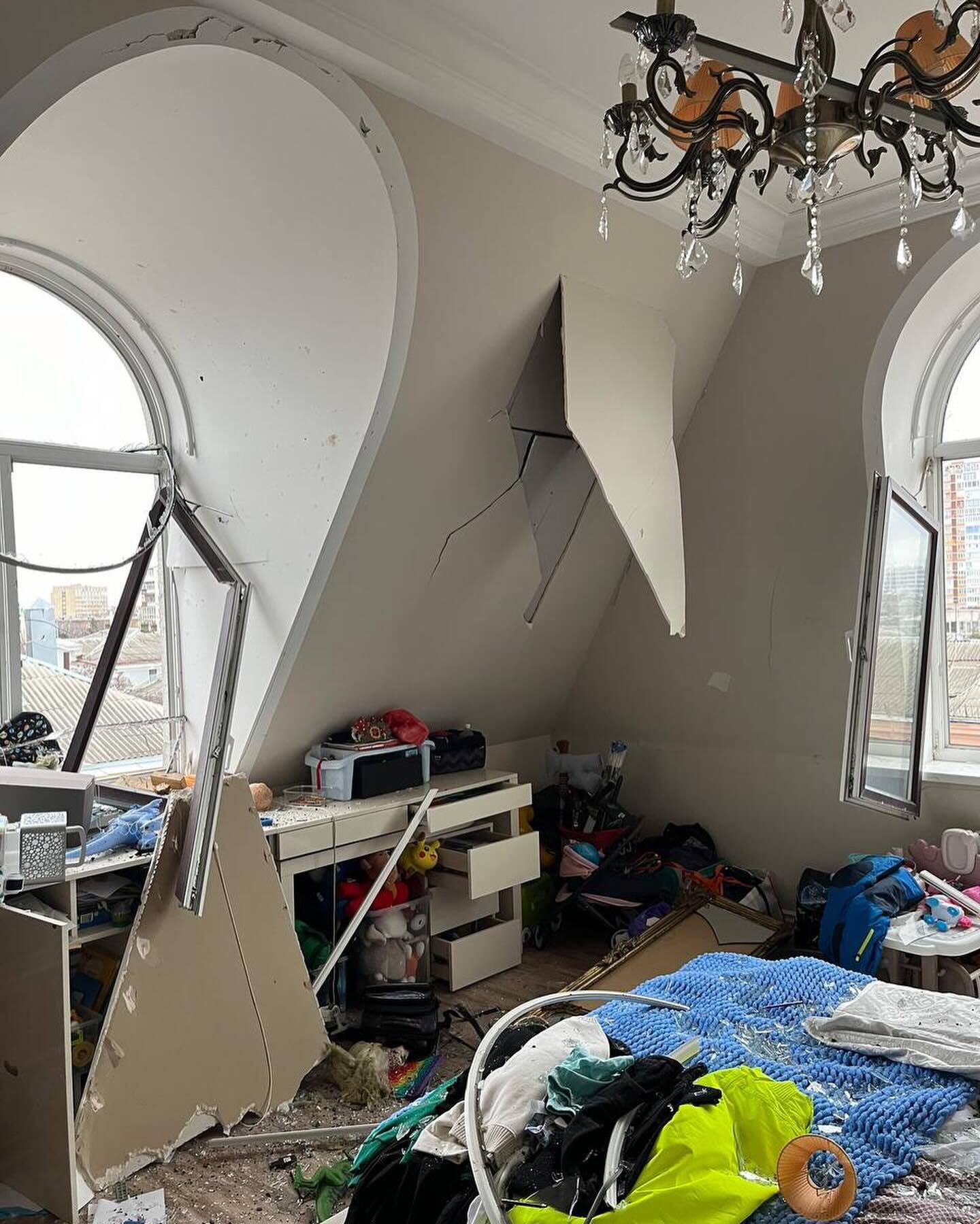 Російська ракета зруйнувала квартиру відомої блогерки в Харкові: Галини Науменко із сім'єю не було вдома, хом'ячок дивом вижив