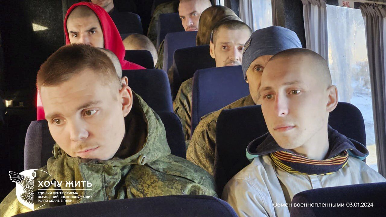 Російські військовослужбовці в автобусі