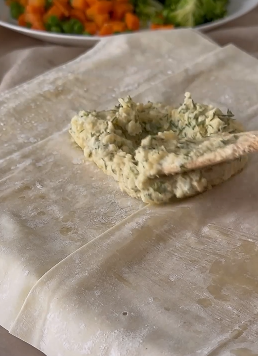 Сытный соленый штрудель без раскатки теста: из чего сделать начинку