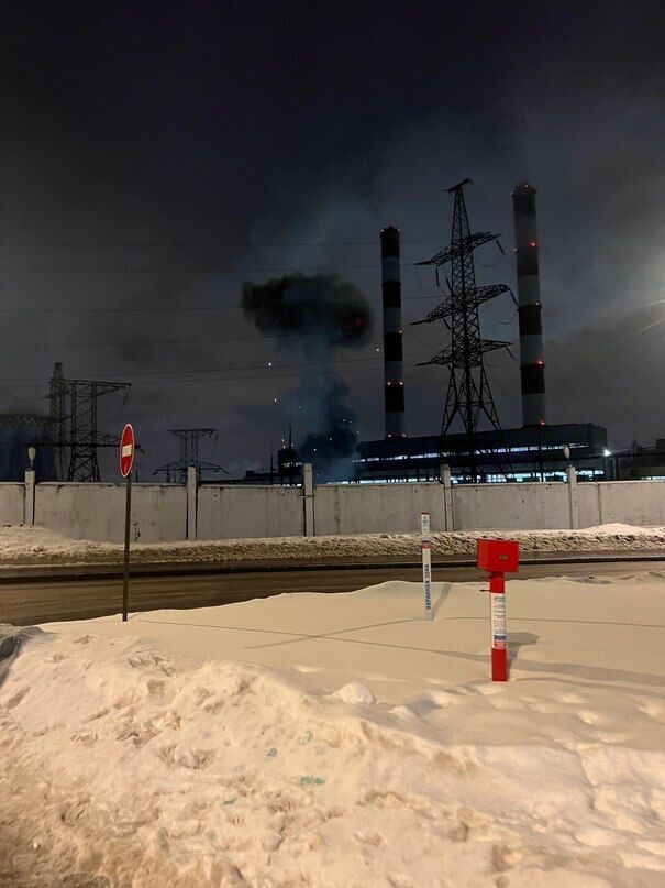 В Москве произошел взрыв рядом с ТЭЦ: в небо поднялся "гриб" черного дыма. Фото и видео