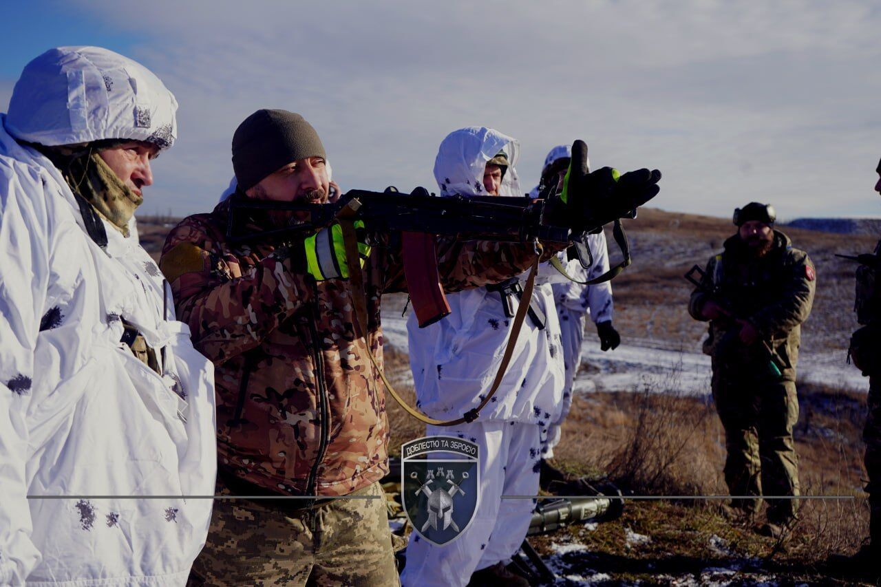 У перервах між штурмами та обороною позицій: у ЗСУ показали кадри з тренувань 42-ї бригади. Фото