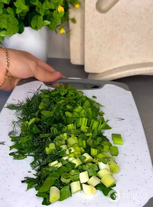 Чем заправить салат из пекинской капусты, кроме майонеза: получится гораздо полезнее