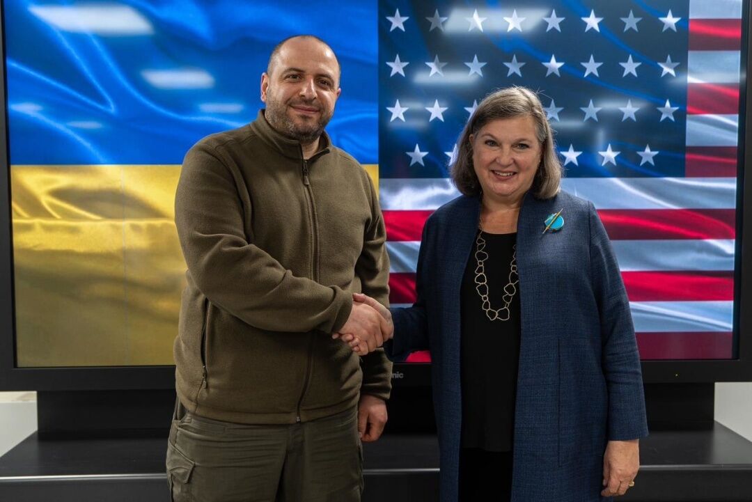  Посол США в Україні зустрілась із Нуланд і Умєровим: про що говорили. Фото qrxiquikhiddrant