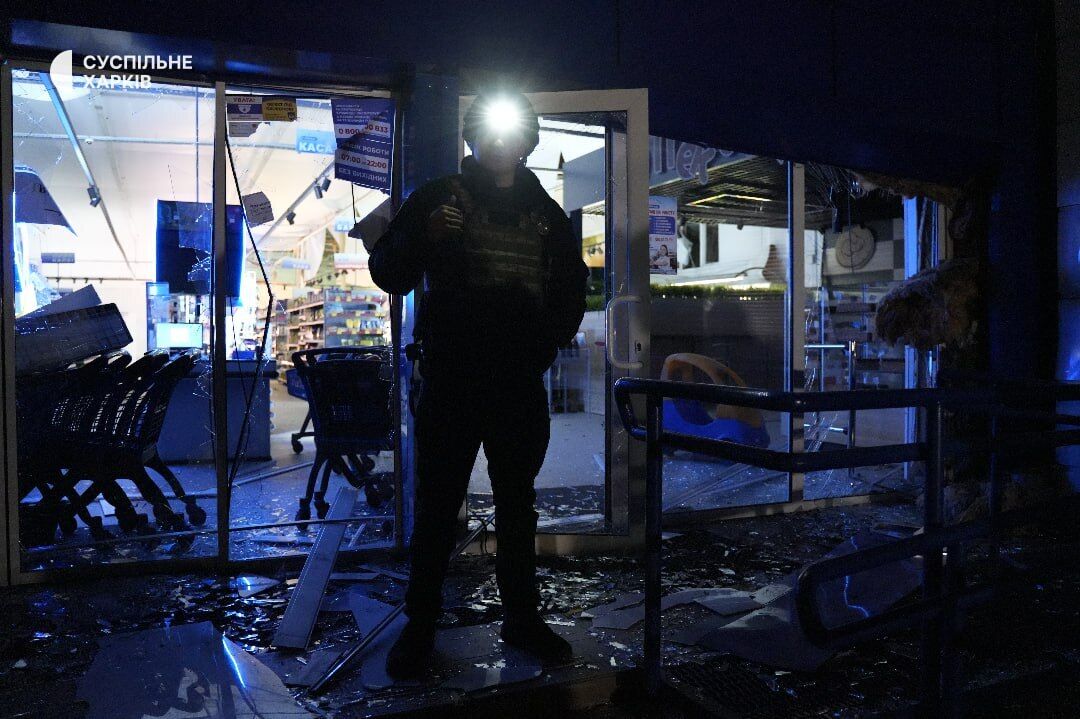 Россия атаковала Харьков "Шахедами": есть попадание в жилую зону, вспыхнул пожар. Фото и видео