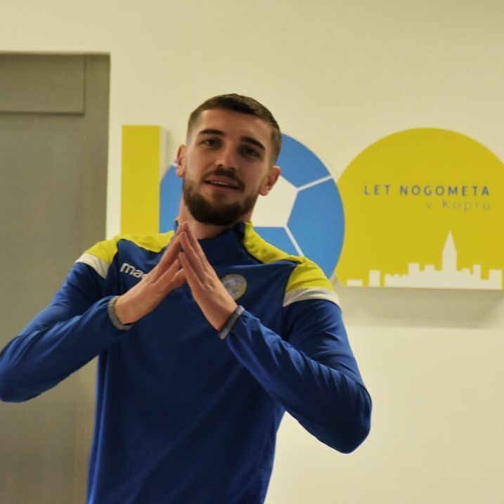 Титулованому футболісту в Литві прилетіла карма за його любов до Росії