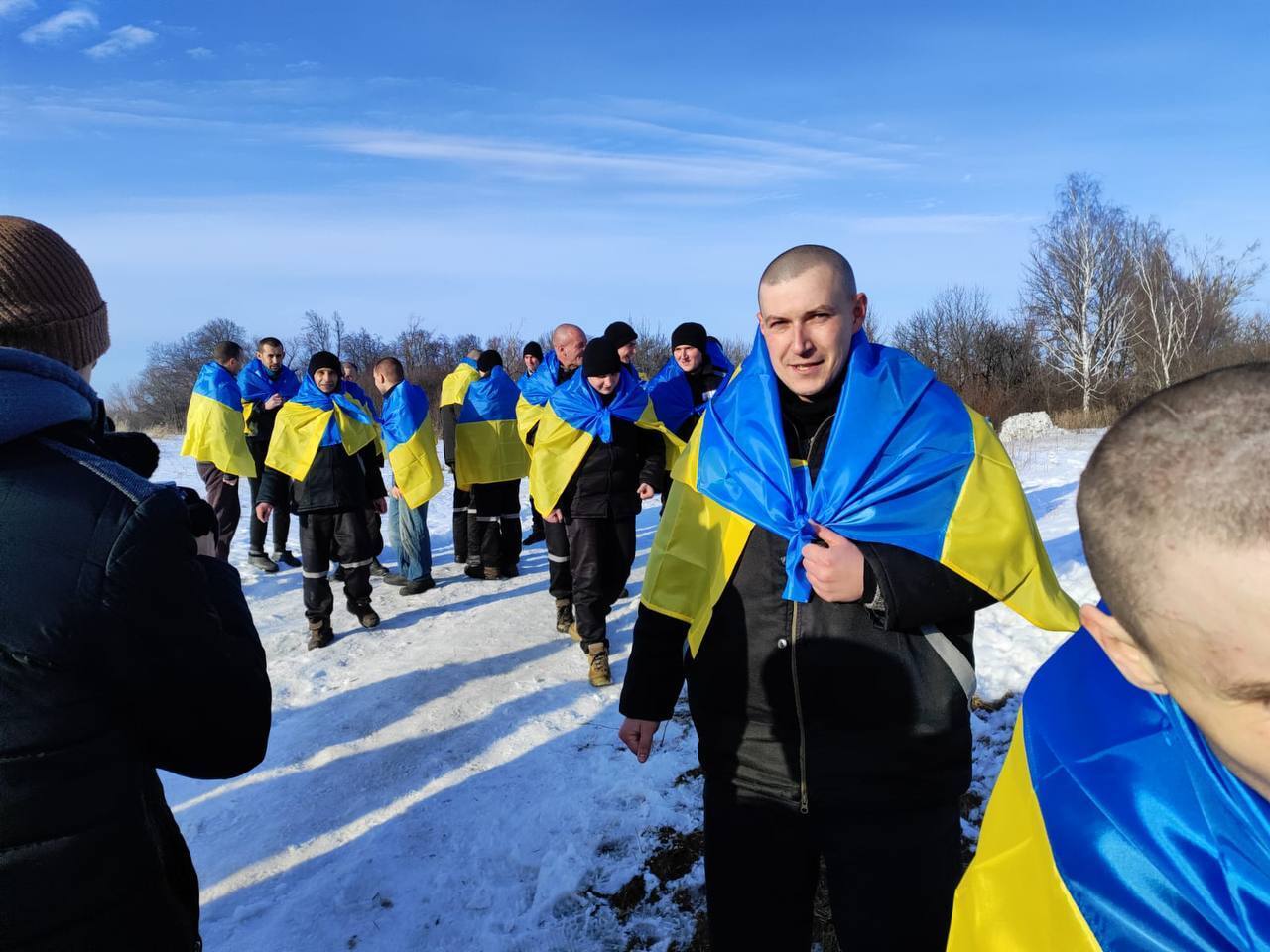 "Майже половина – захисники Маріуполя": із російського полону вдалося повернути ще 207 українців. Фото і відео