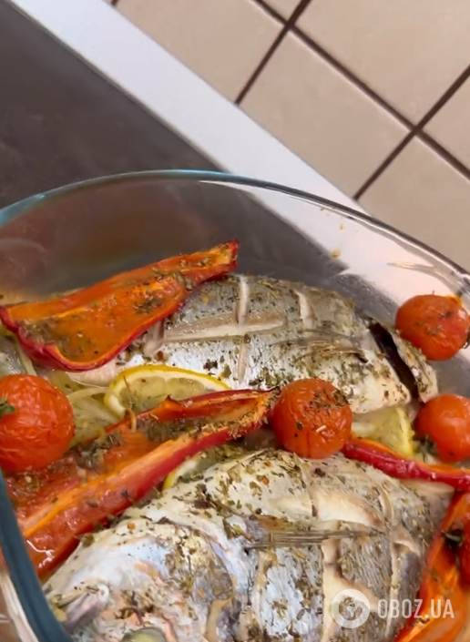 Найсмачніша запечена риба в духовці: які овочі та спеції додати