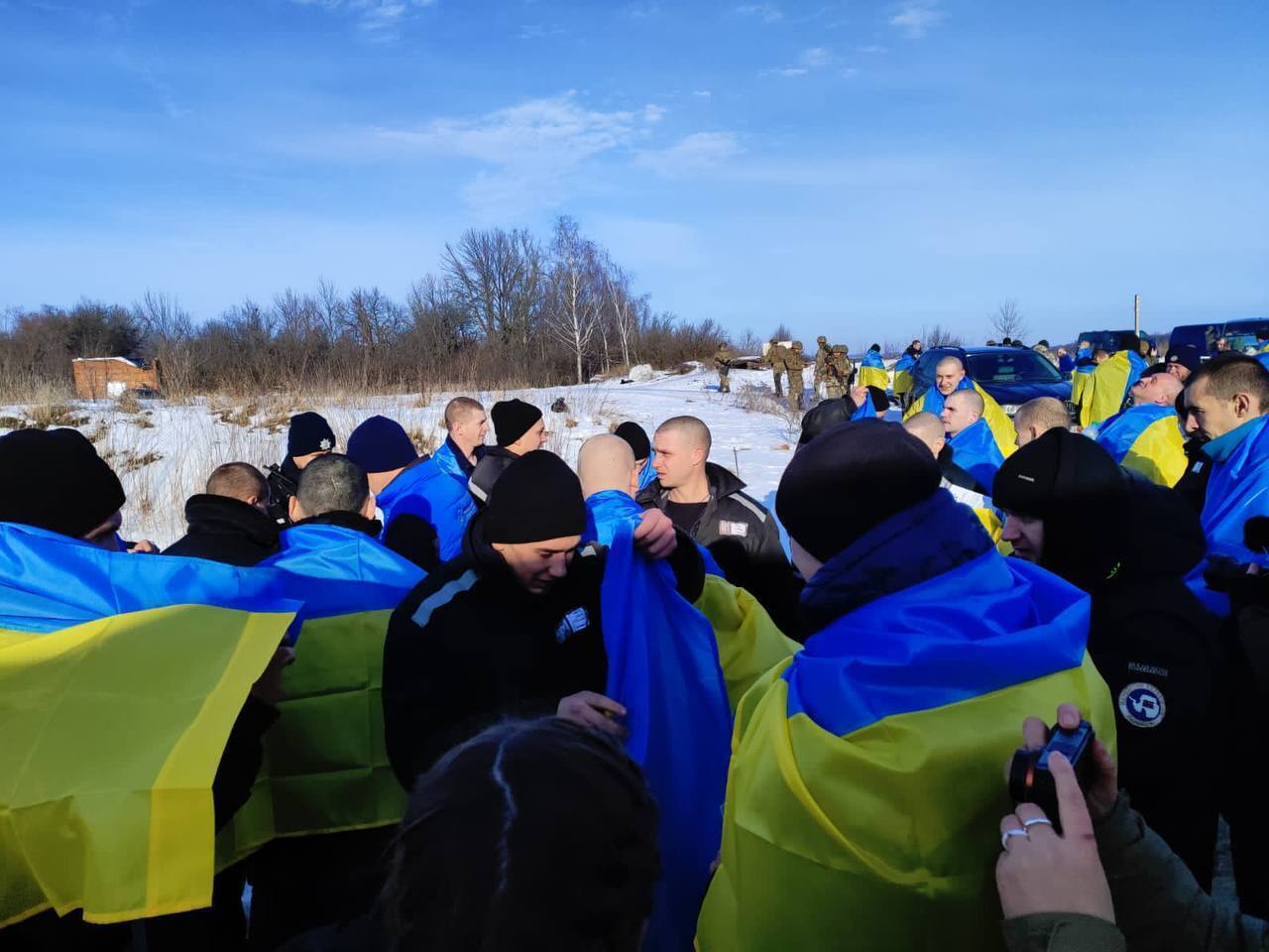 "Майже половина – захисники Маріуполя": із російського полону вдалося повернути ще 207 українців. Фото і відео