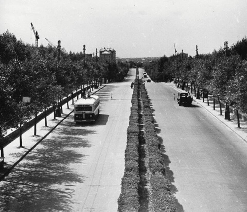 История столичного бульвара, так и не ставшего частью Кольцевой дороги Киева. Архивные фото