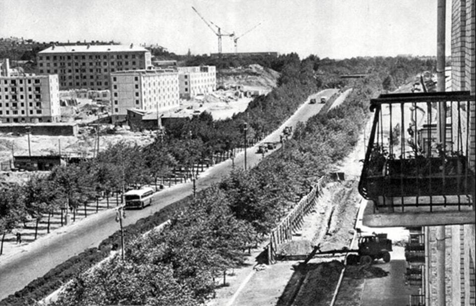 История столичного бульвара, так и не ставшего частью Кольцевой дороги Киева. Архивные фото