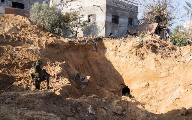 Вхід до мережі тунелів на узбережжі центральної частини Гази.