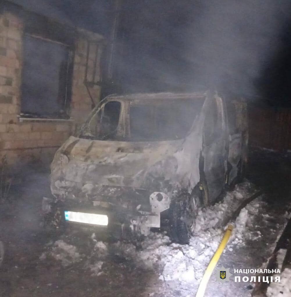 На Київщині сталась пожежа в приватному будинку: жінку врятували, чоловік – загинув. Фото