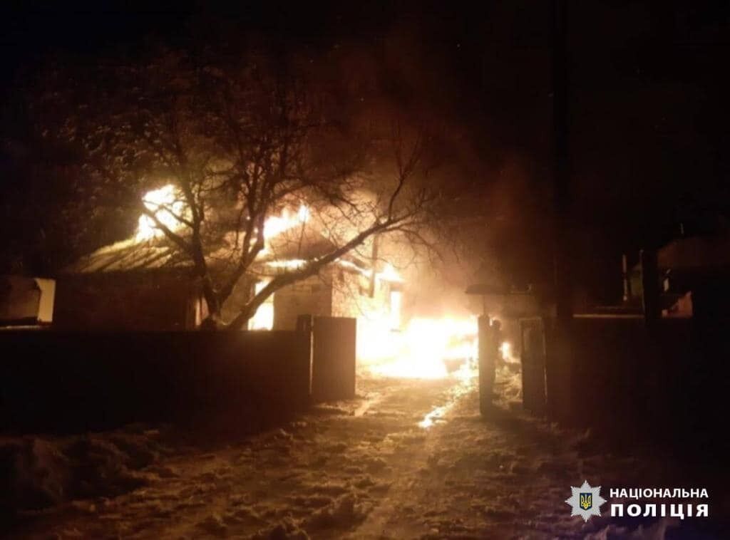 На Київщині сталась пожежа в приватному будинку: жінку врятували, чоловік – загинув. Фото