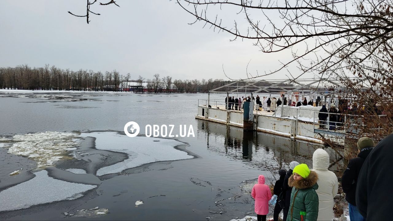 Качок більше, ніж людей: як проходило Водохреще 2024 у Києві. Фоторепортаж