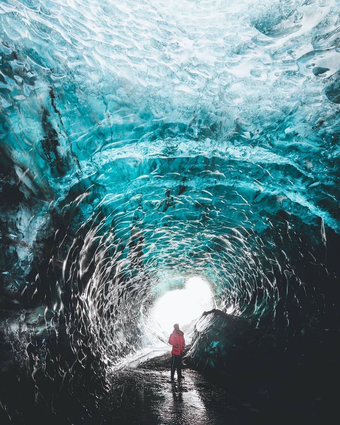 Зимние красотки: топ ледяных пещер мира