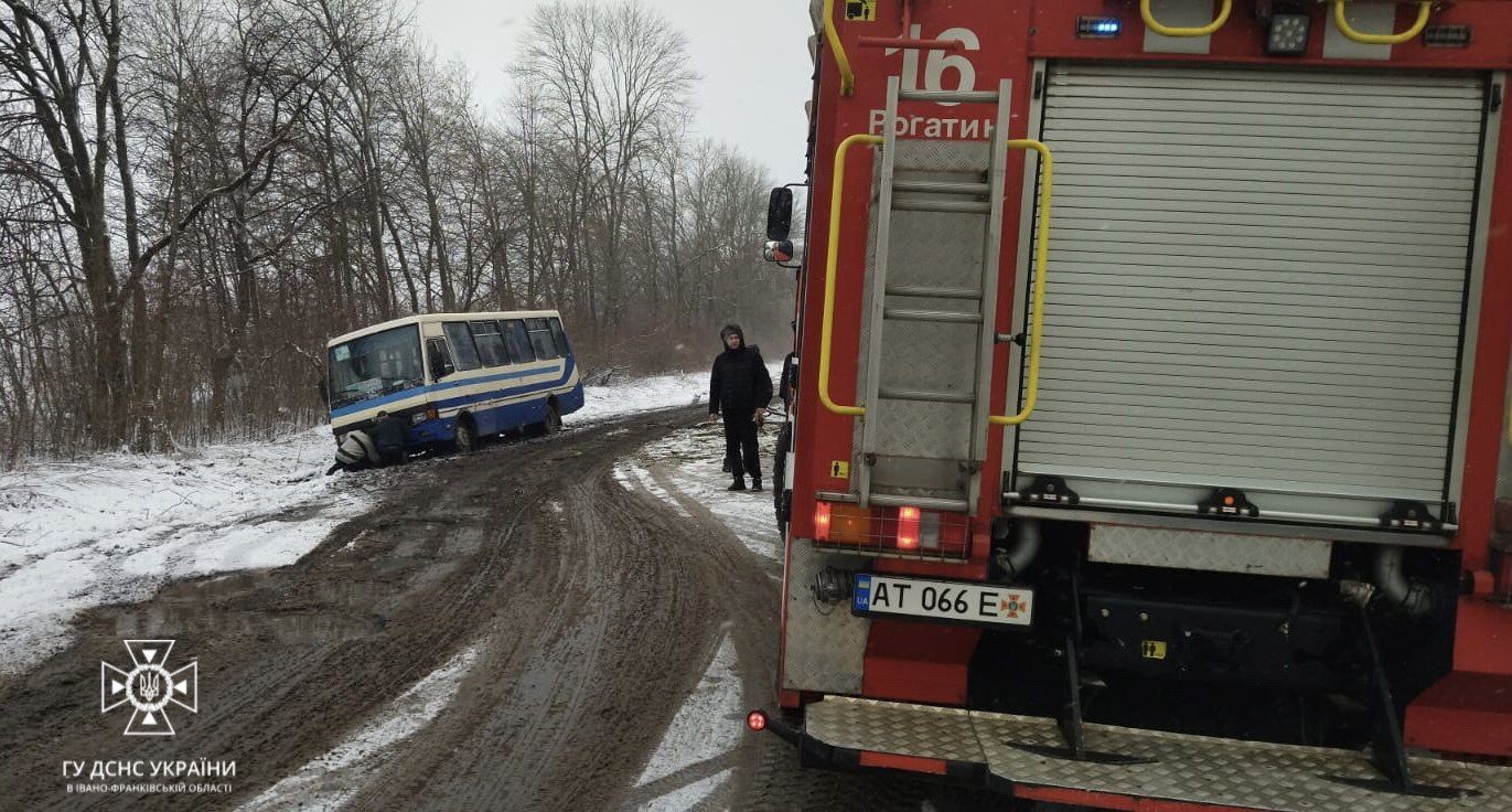 Частину України замело снігом: ситуація на дорогах ускладнена, далі буде гірше. Відео