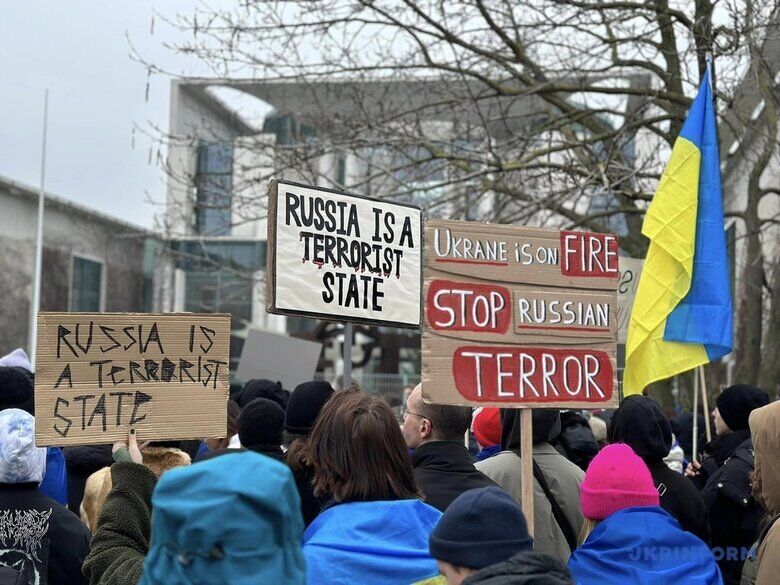 Навіщо українцям ходити на мітинги за кордоном, у той час як світ вважає, що це "не їхня" війна. 5 причин