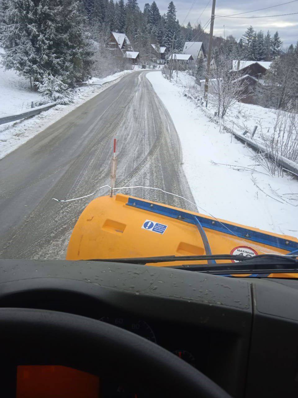 Частину України замело снігом: ситуація на дорогах ускладнена, далі буде гірше. Відео