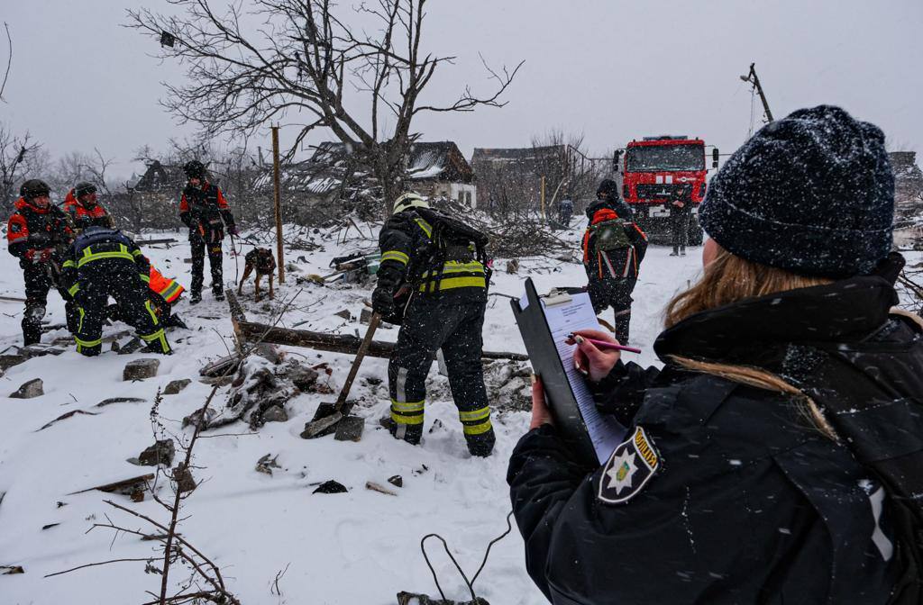 В Покровском районе завершились поисково-спасательные работы на местах обстрелов: Россия убила 11 гражданских. Фото и видео