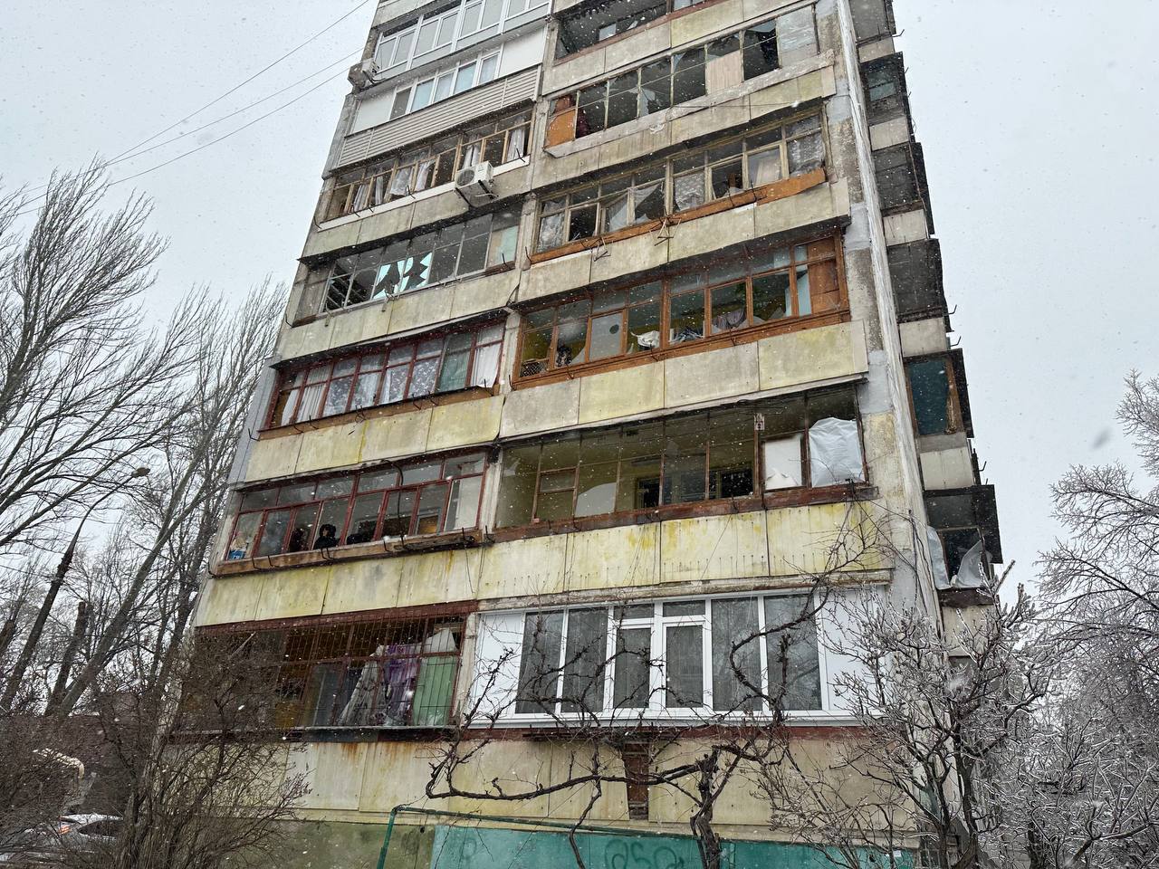 Оккупанты утром ударили по Запорожью: есть попадания в жилые районы и пострадавшие. Фото