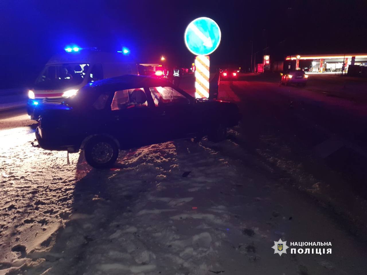 На Київщині сталась аварія за участі двох легковиків на Одеській трасі: є постраждалий. Фото