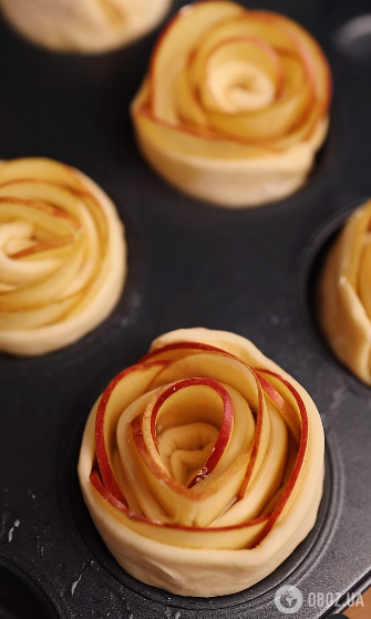 Яблоневая роза из слоеного теста от звездного повара: вместо привычного пирога