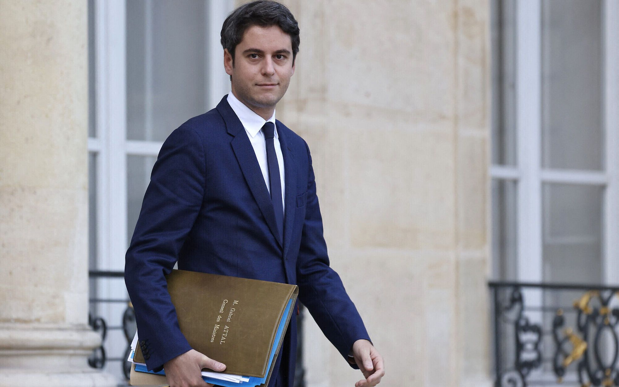 Макрон назначил самого молодого премьер-министра Франции: что о нем известно
