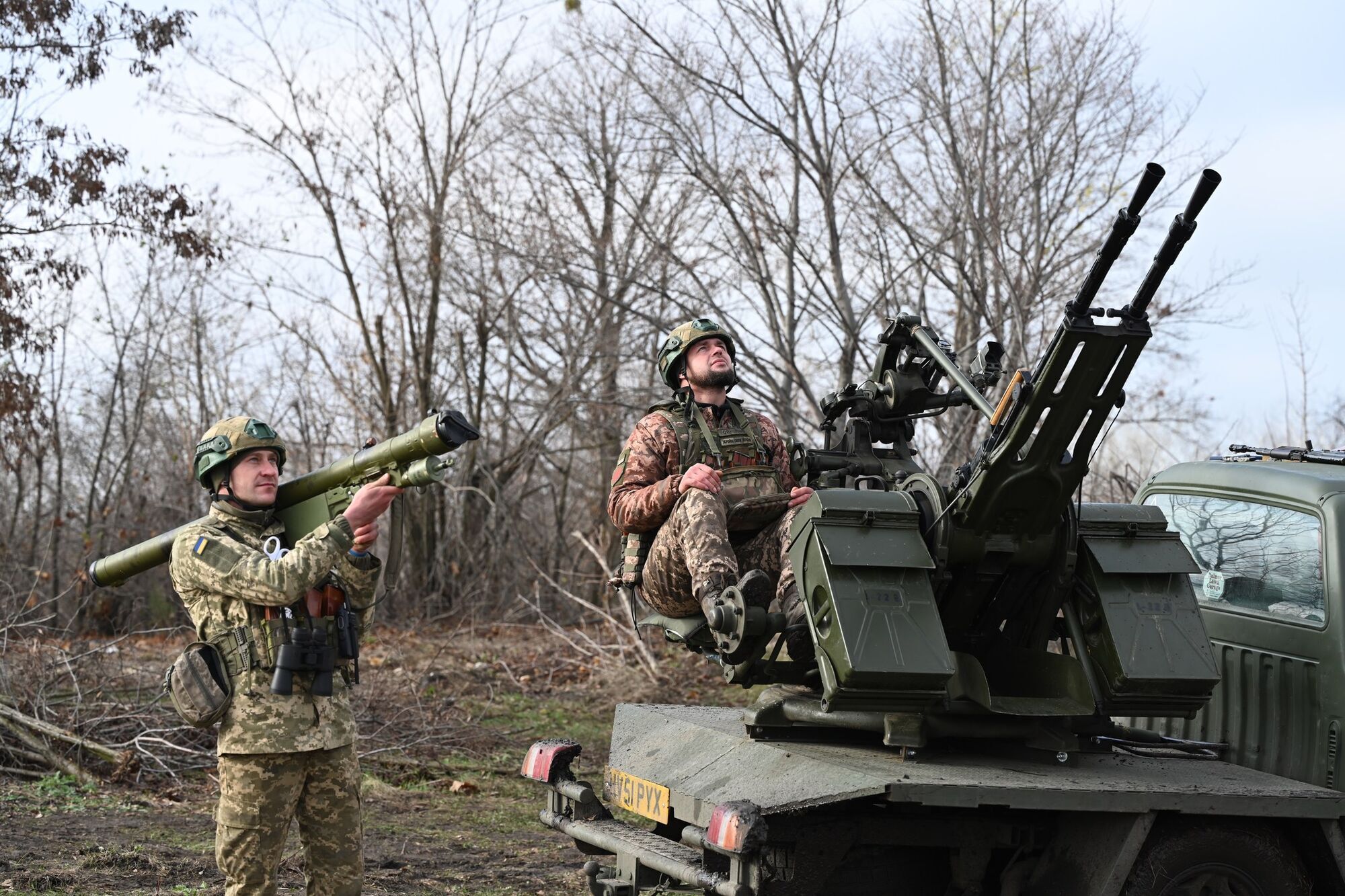 Внимательно следят за небом: в ВСУ показали работу мобильных групп ПВО. Фото