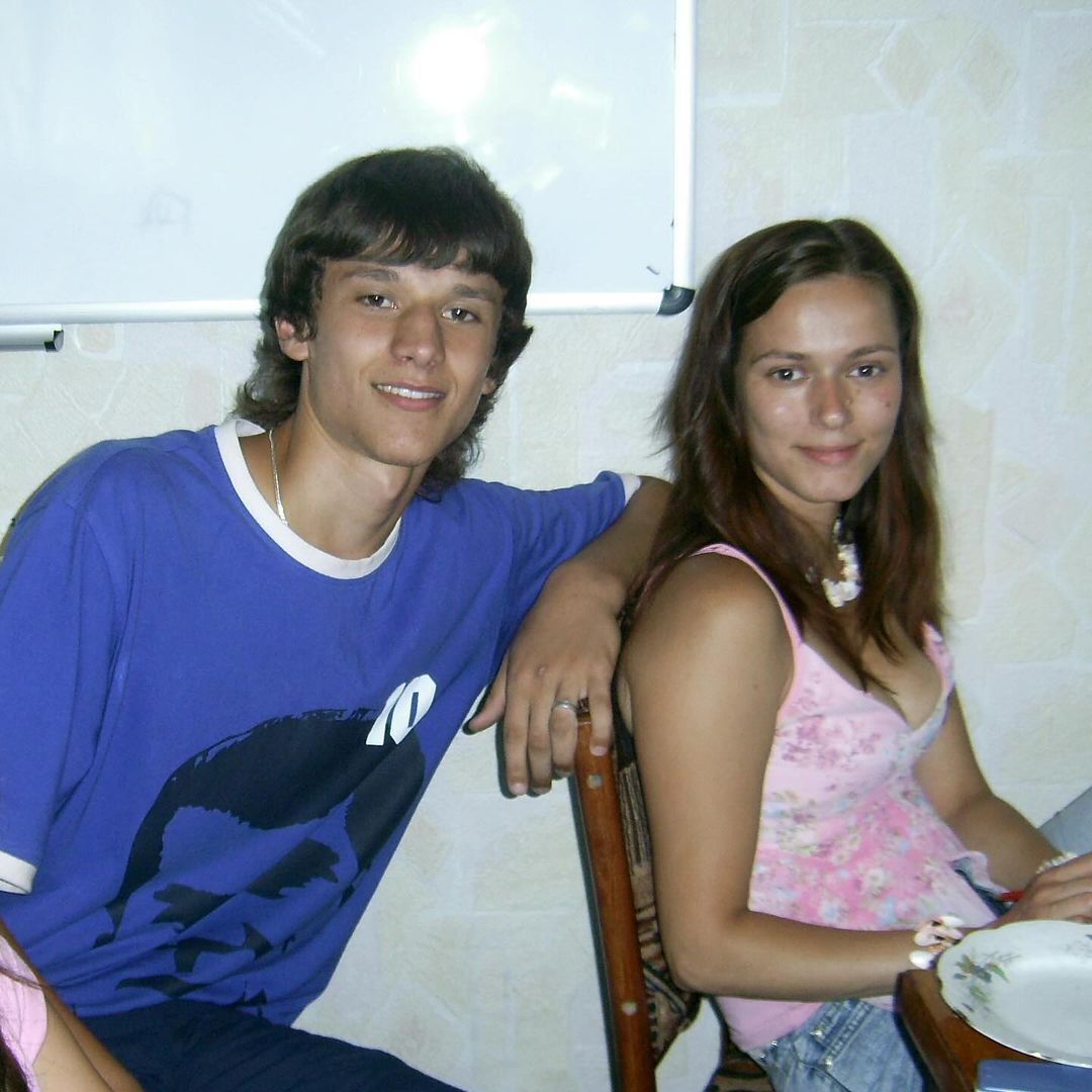 И секс-символы когда-то были подростками: Тарас Цымбалюк рассмешил сеть своими школьными фото, на которых его не узнать