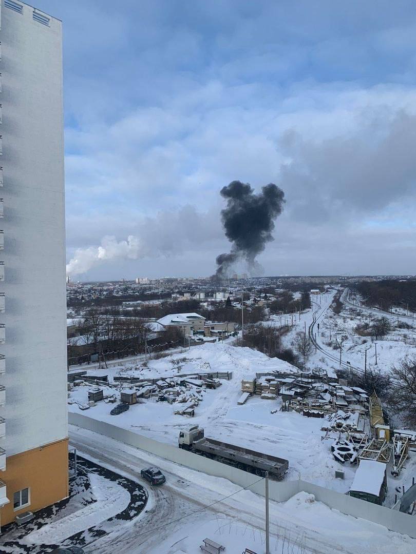 Под ударом была нефтебаза: ГУР устроило "бавовну" в Орловской области, в Курске также заявили об атаке дронов