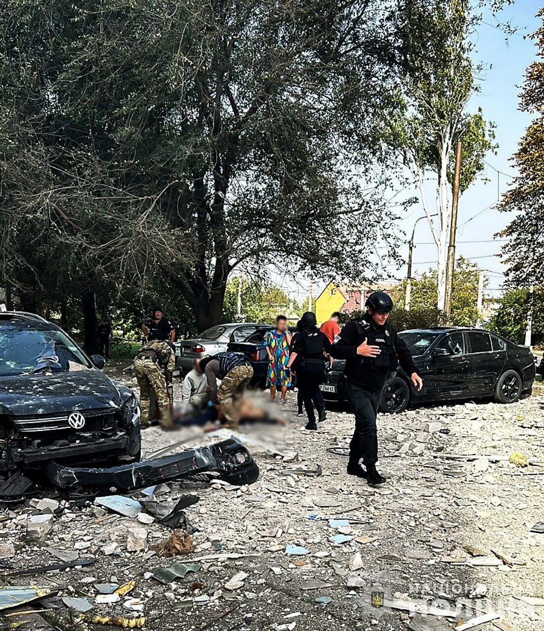 Окупанти завдали ударів по Запоріжжю, завершено розбір завалів: загинув чоловік,  десятки людей постраждали. Фото і відео