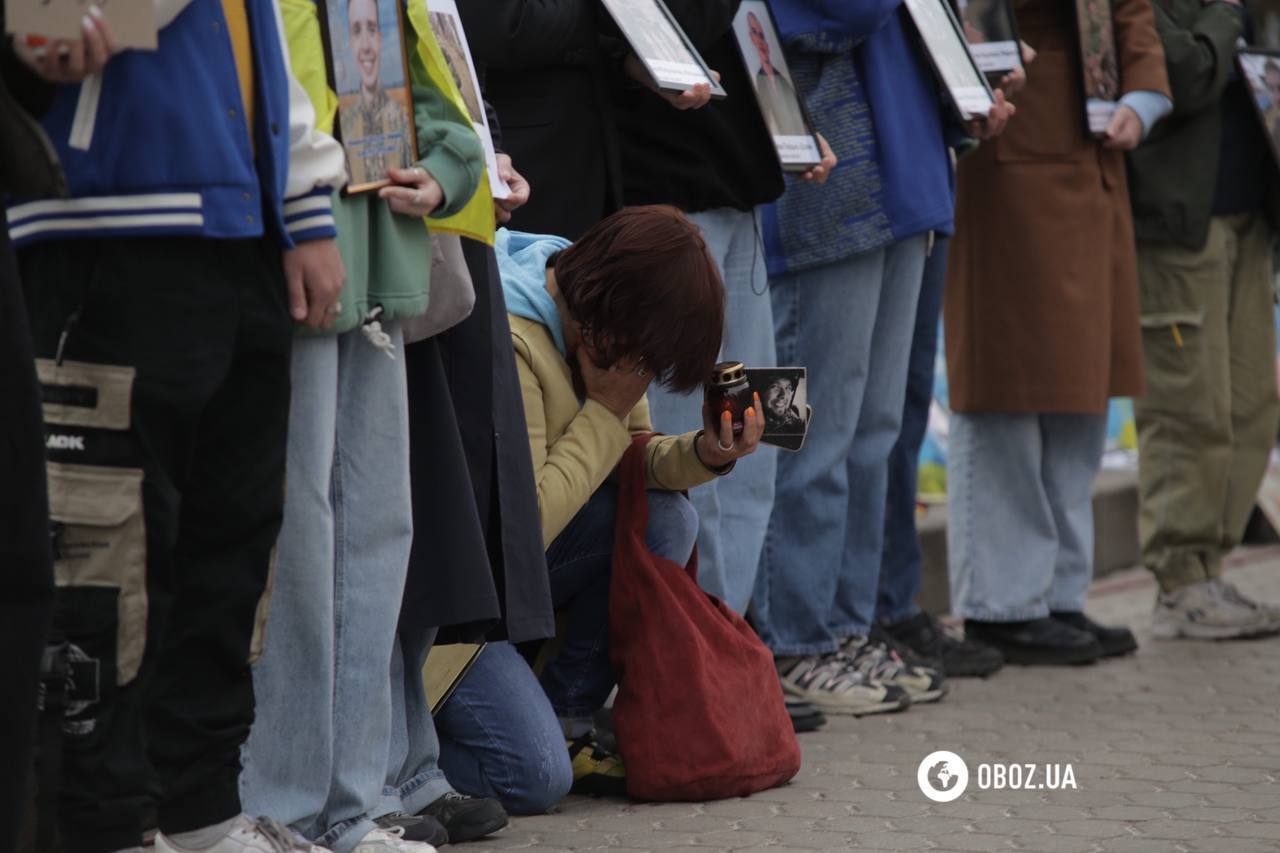 Київ зупинився в пам'ять про загиблих героїв: фото і відео з центру столиці