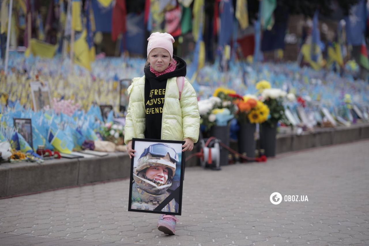 Київ зупинився в пам'ять про загиблих героїв: фото і відео з центру столиці