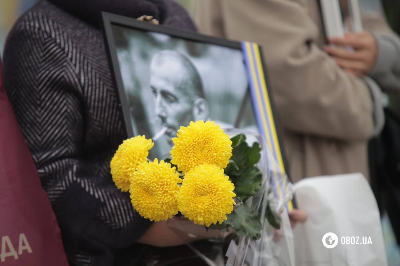 Київ зупинився в пам'ять про загиблих героїв: фото і відео з центру столиці