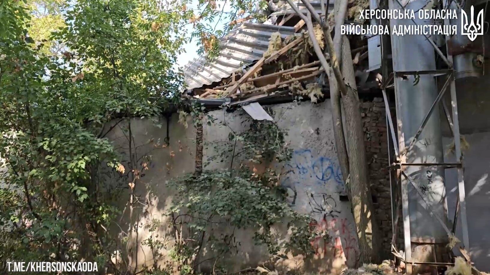 Росіяни вчергове обстріляли Херсон з артилерії: місто частково знеструмлене, є постраждала