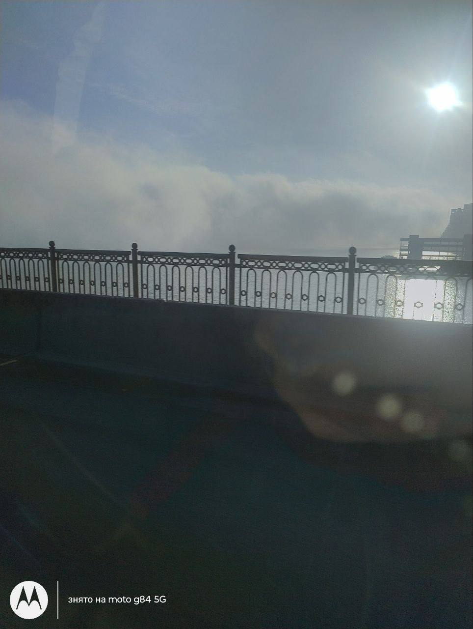 В Украине ряд регионов накрыл густой туман, водителей предупредили об опасности. Фото и видео