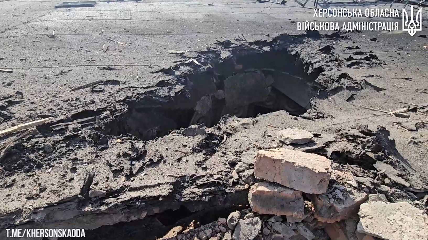 Росіяни вчергове обстріляли Херсон з артилерії: місто частково знеструмлене, є постраждала