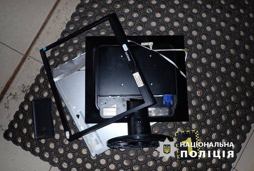 Пограбував аптеку та влаштував погром у магазині: у Києві затримали рецидивіста. Фото