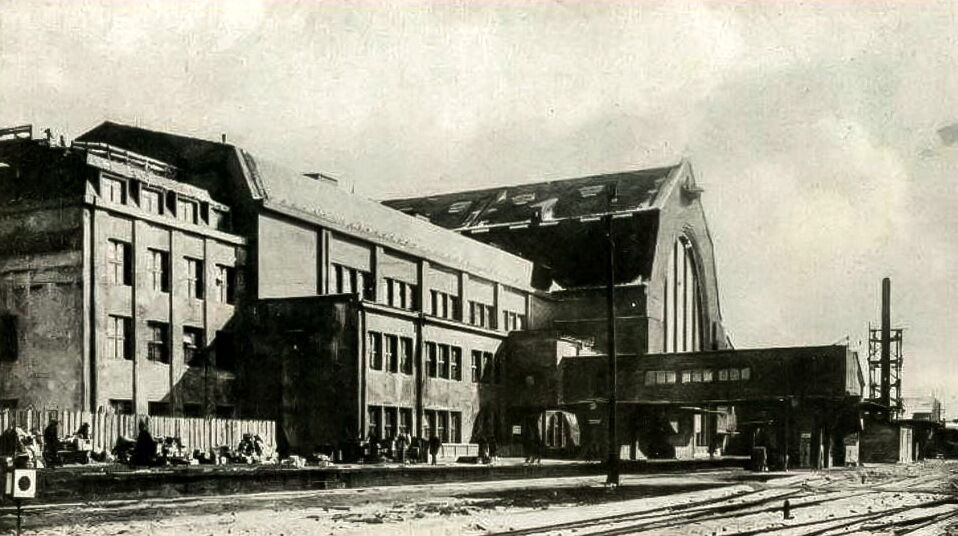 Як лицарський замок: яким був перший залізничний вокзал Києва понад 130 років тому. Фото
