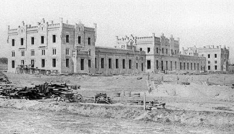 Як лицарський замок: яким був перший залізничний вокзал Києва понад 130 років тому. Фото