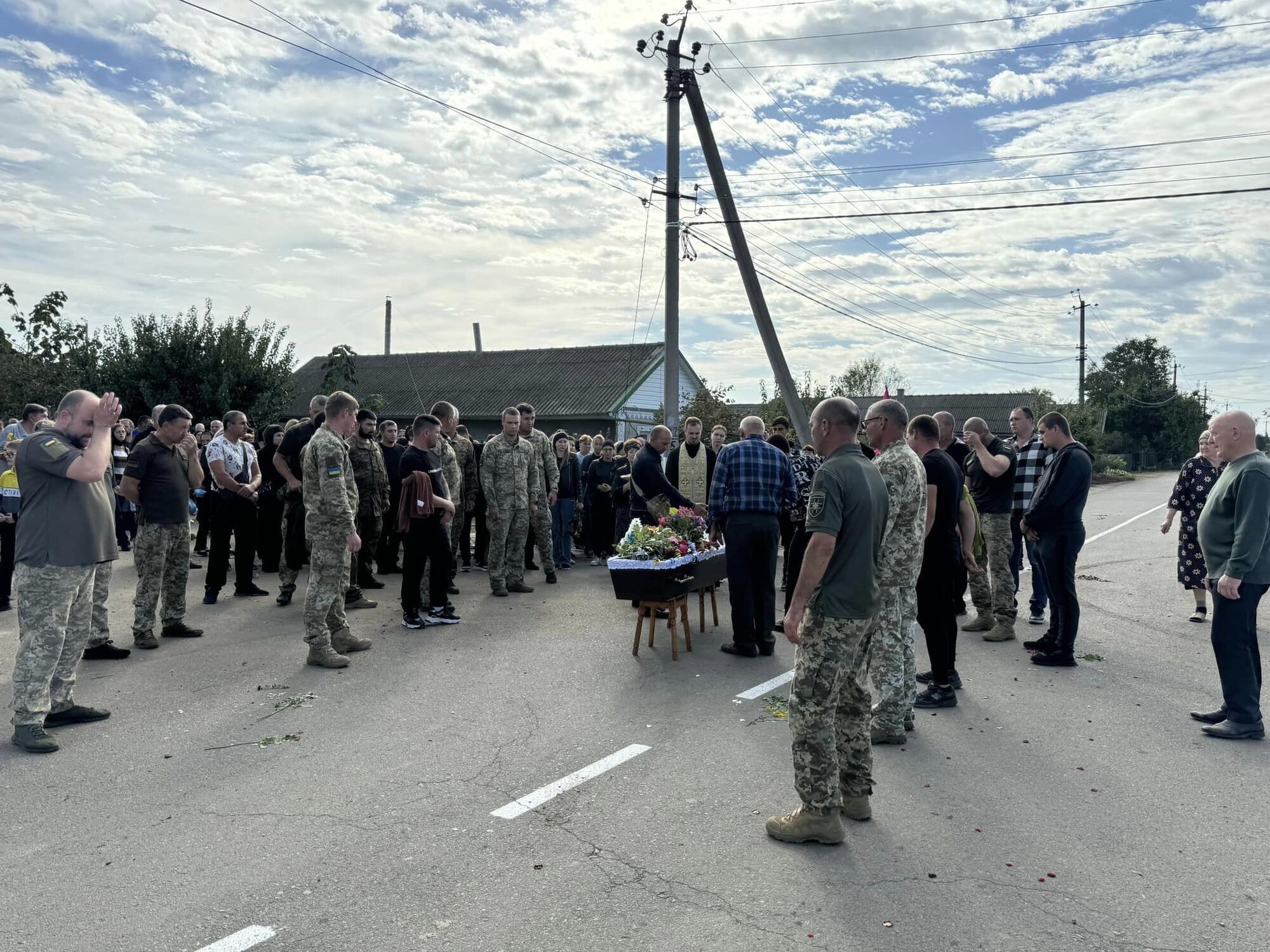 Ушел на фронт добровольцем: в Одесской области простились с командиром стрелкового отделения, погибшим в Донецкой области. Фото